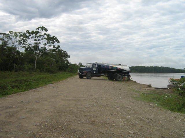 Muelle La Esmeralda sobre el río Putumayo, en Puerto Asís
